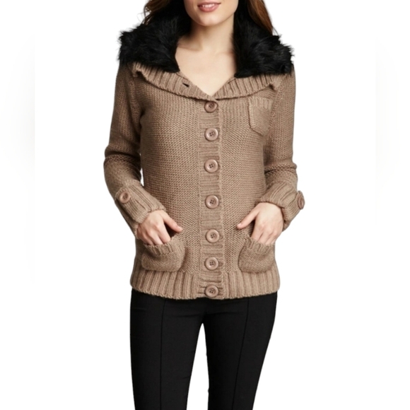 VERTIGO PARIS FAUX FUR COLLAR SWEATER IN NUBUCK L - Picture 1 of 13